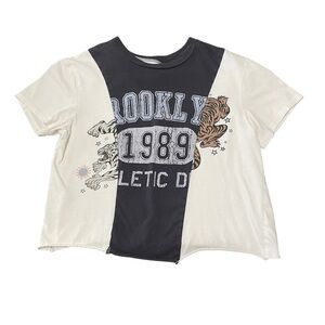 Modish Rebel (Buckle) Girls 1989 Boxy Cropped Split Tee Size YL
